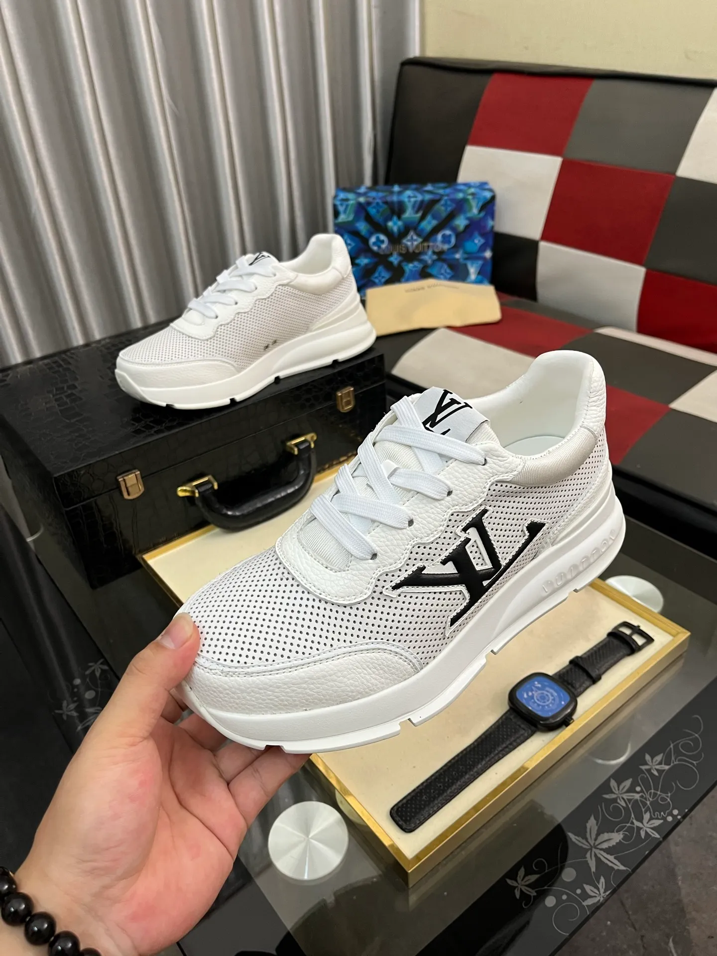 Men's shoes 💰440⌚️⌚️【LOUlS VUlTTON】Louis Vuitton ~ unique and casual style. LV counter purchasing 🏃casual shoes😍😍 are on sale at the men's counter at the same time. Italian imported brands select top-layer Italian cowhide. 🐑Sheepskin lining (refuses to discolor and rub feet) Sole: Original sole specially provided by the original factory 🎬Better in kind Code number: 38-446⃣️Color selection